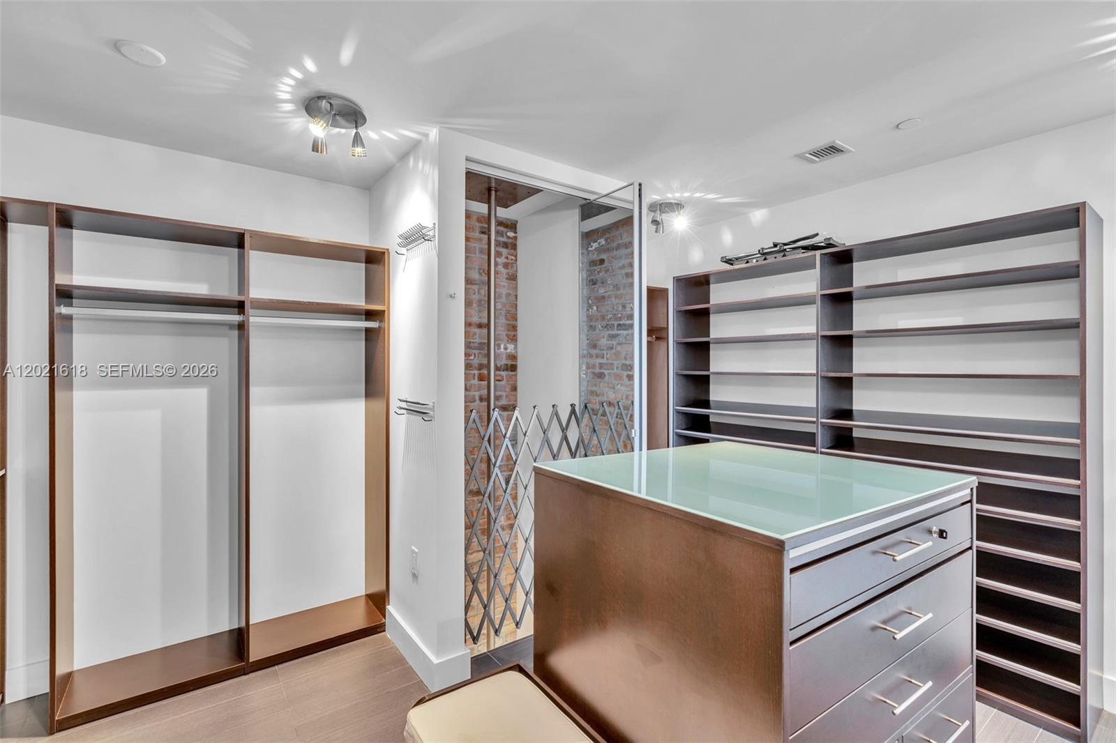 1100 Biscayne Blvd #2706 Miami, FL 33132
