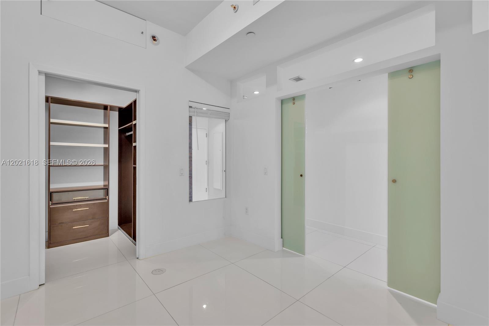 1100 Biscayne Blvd #2706 Miami, FL 33132