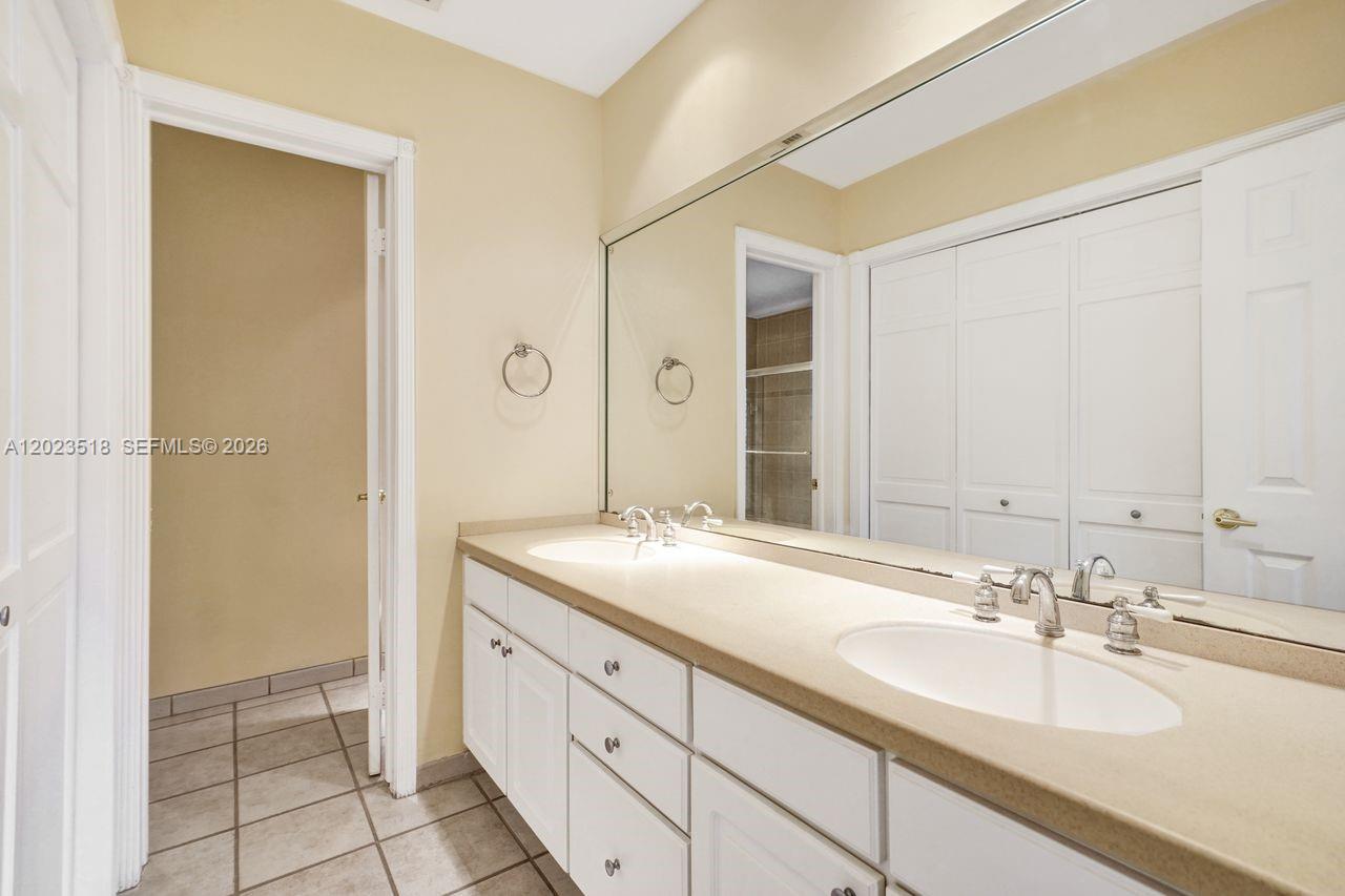 8521 SW 86th Ct Miami, FL 33143