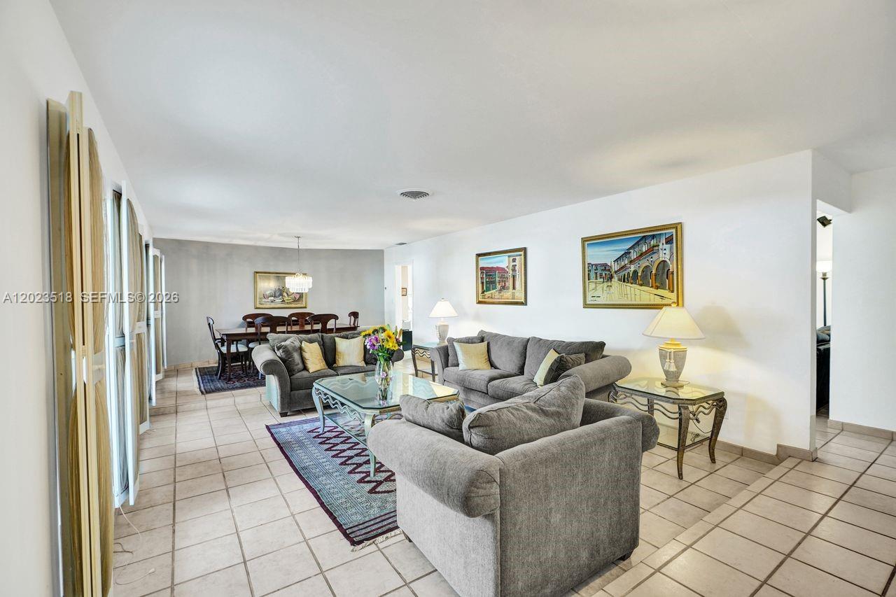 8521 SW 86th Ct Miami, FL 33143
