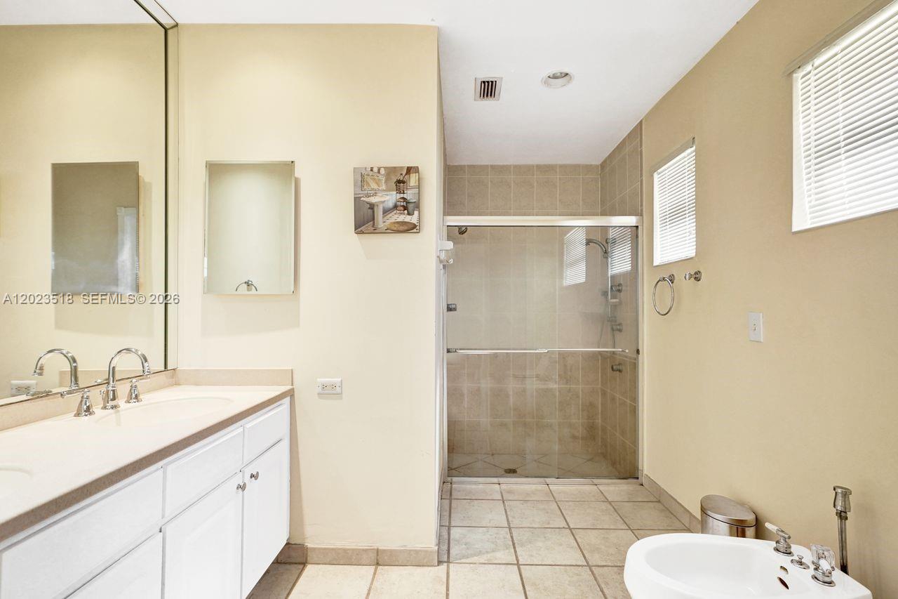 8521 SW 86th Ct Miami, FL 33143