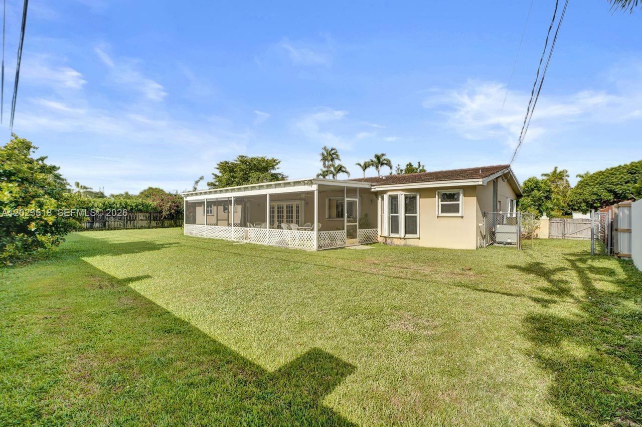 8521 SW 86th Ct Miami, FL 33143