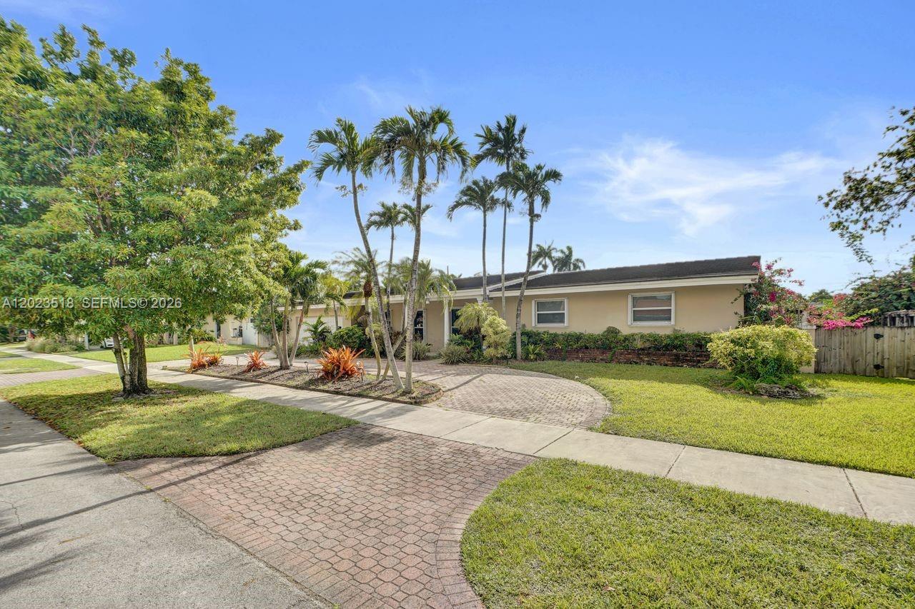 8521 SW 86th Ct Miami, FL 33143