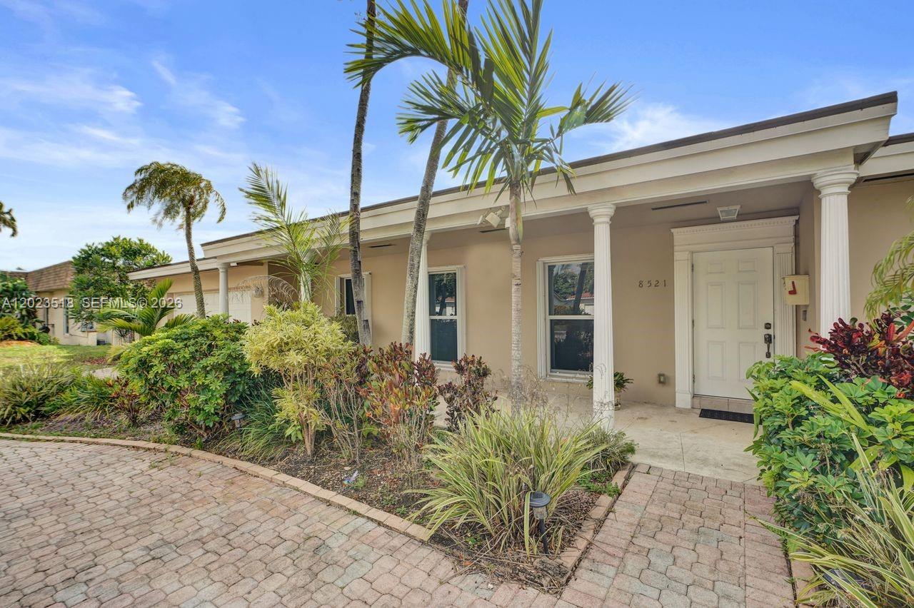 8521 SW 86th Ct Miami, FL 33143