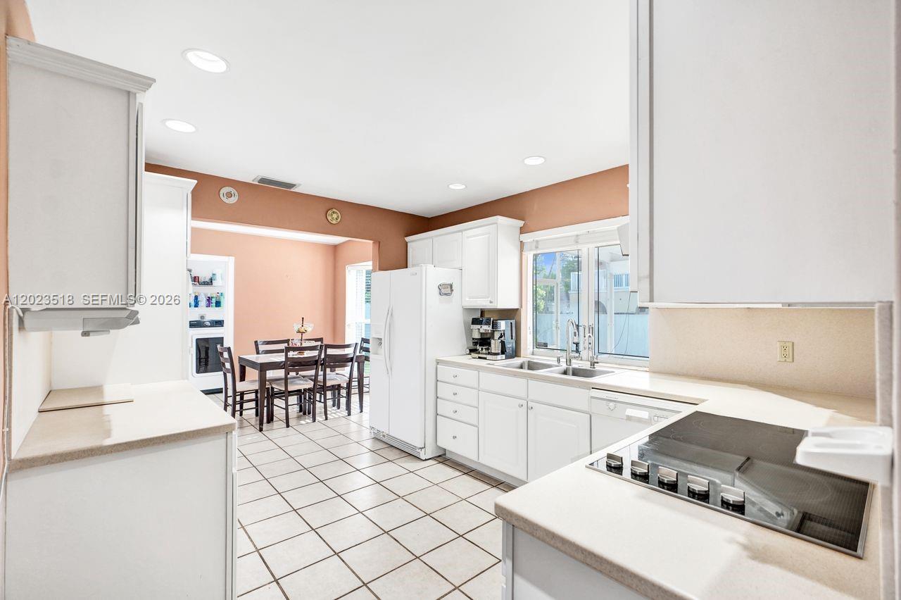 8521 SW 86th Ct Miami, FL 33143