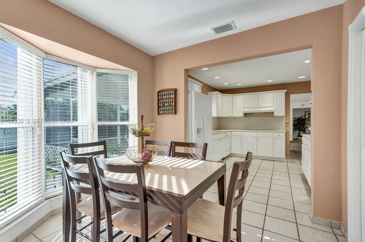 8521 SW 86th Ct Miami, FL 33143