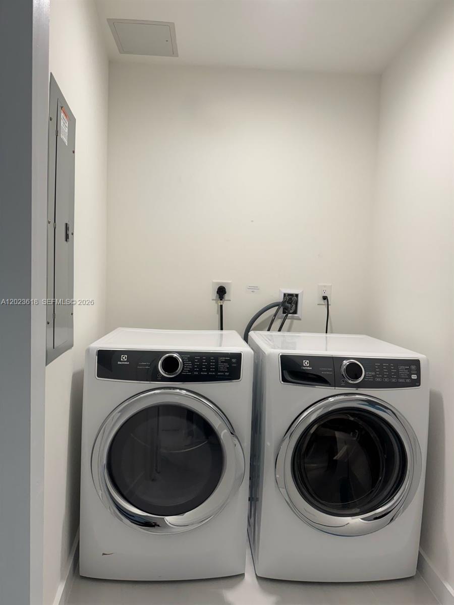 851 NE 1st Ave #1006 Miami, FL 33132