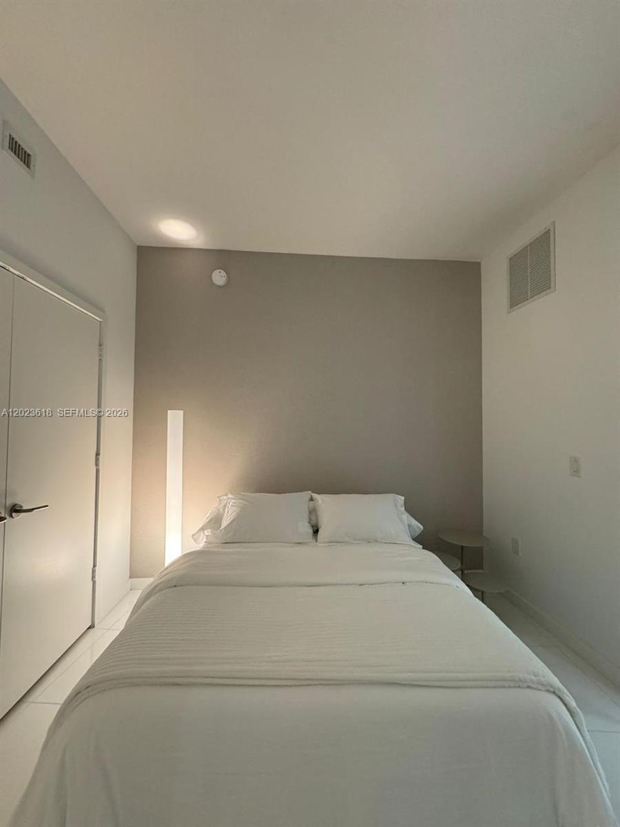 851 NE 1st Ave #1006 Miami, FL 33132