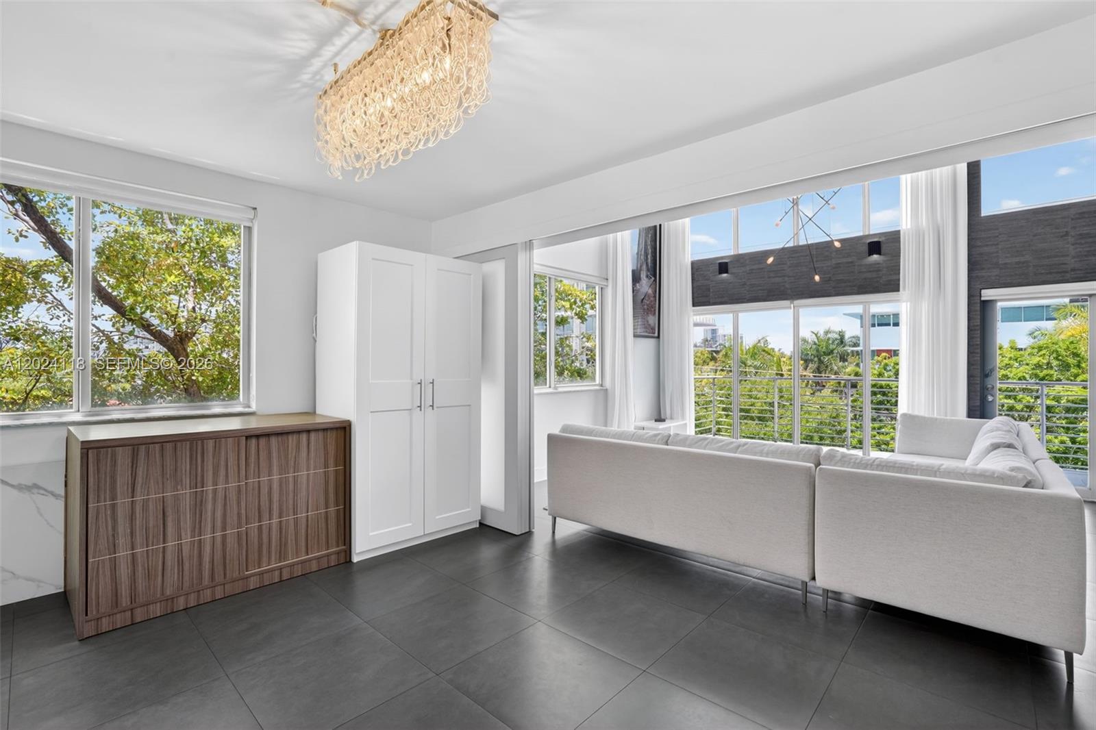 900 4th St #6 Miami Beach, FL 33139