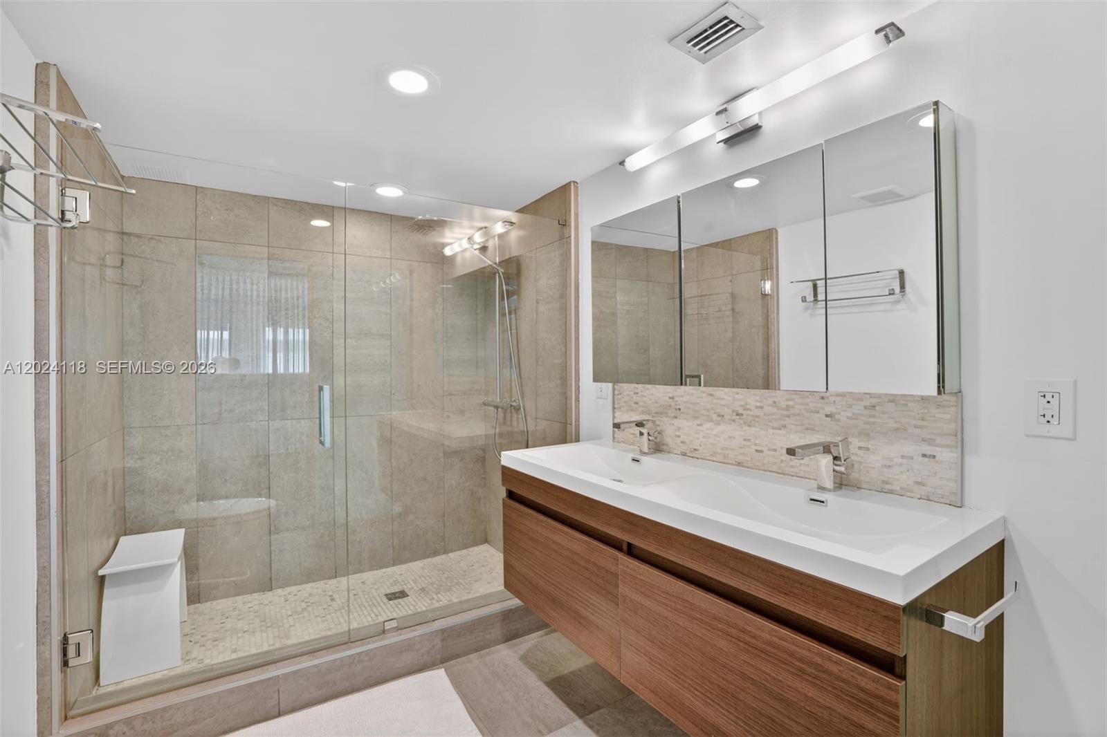 900 4th St #6 Miami Beach, FL 33139