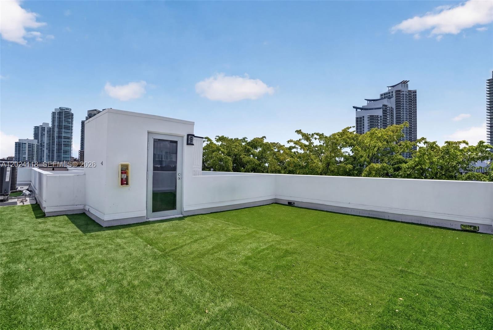900 4th St #6 Miami Beach, FL 33139