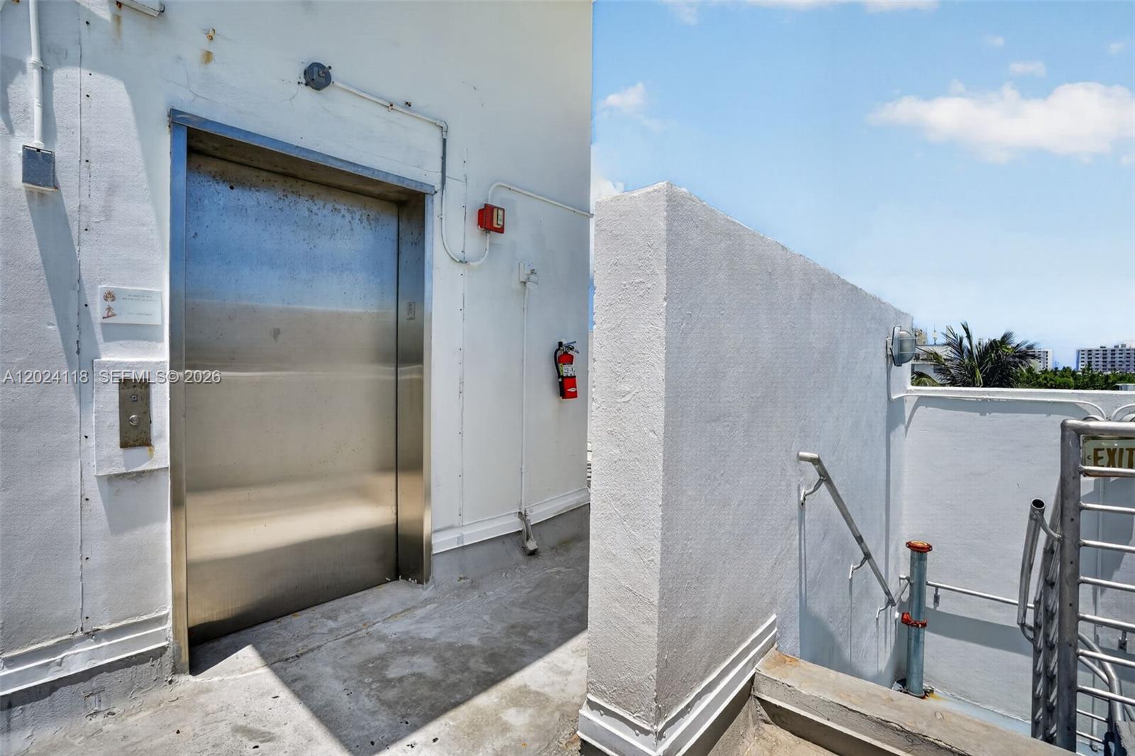 900 4th St #6 Miami Beach, FL 33139