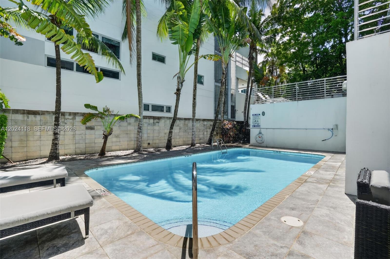 900 4th St #6 Miami Beach, FL 33139