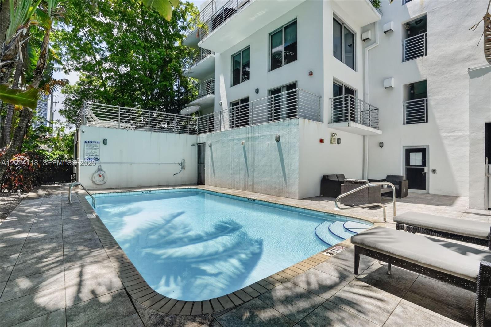900 4th St #6 Miami Beach, FL 33139