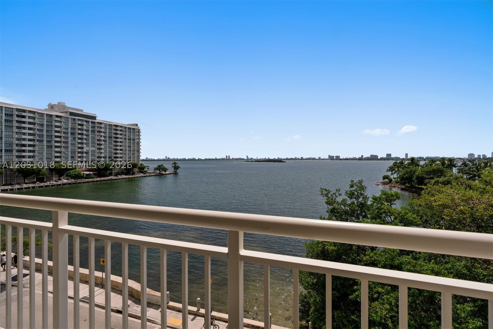 2000 N Bayshore Dr #420
