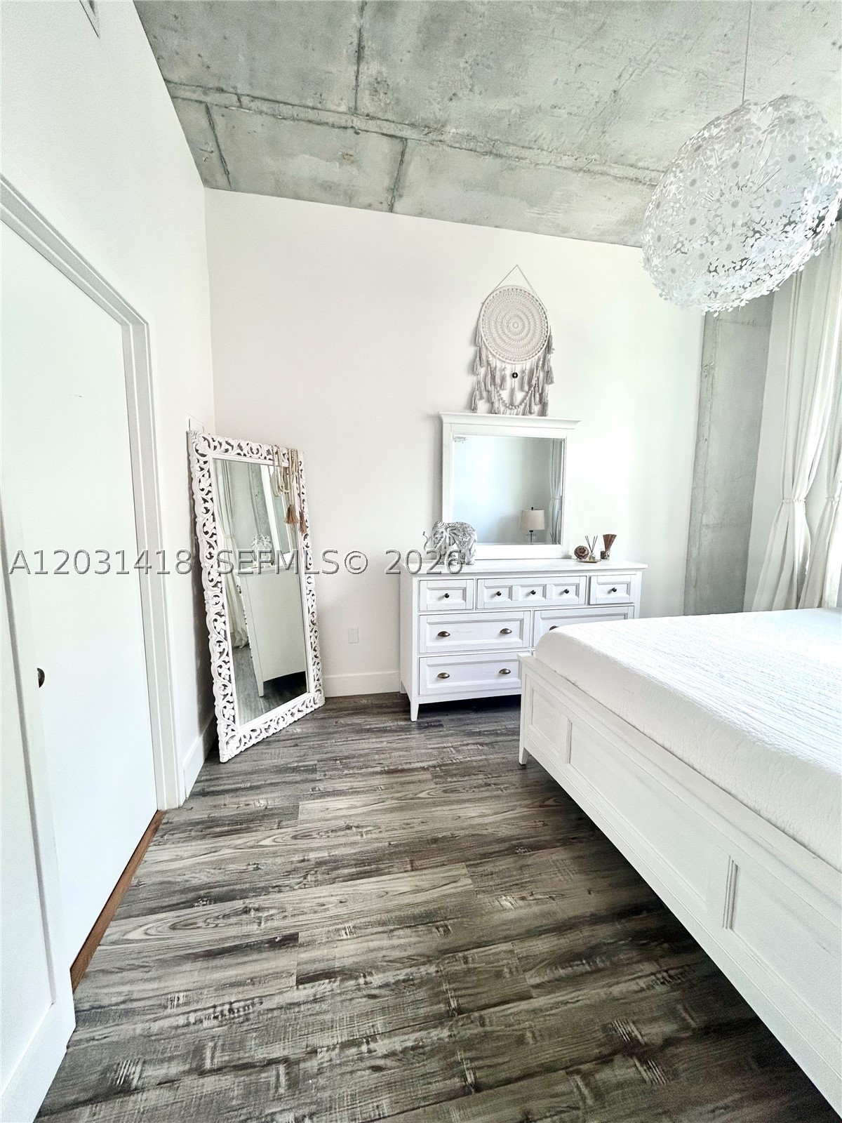 image Cite on the Bay West9