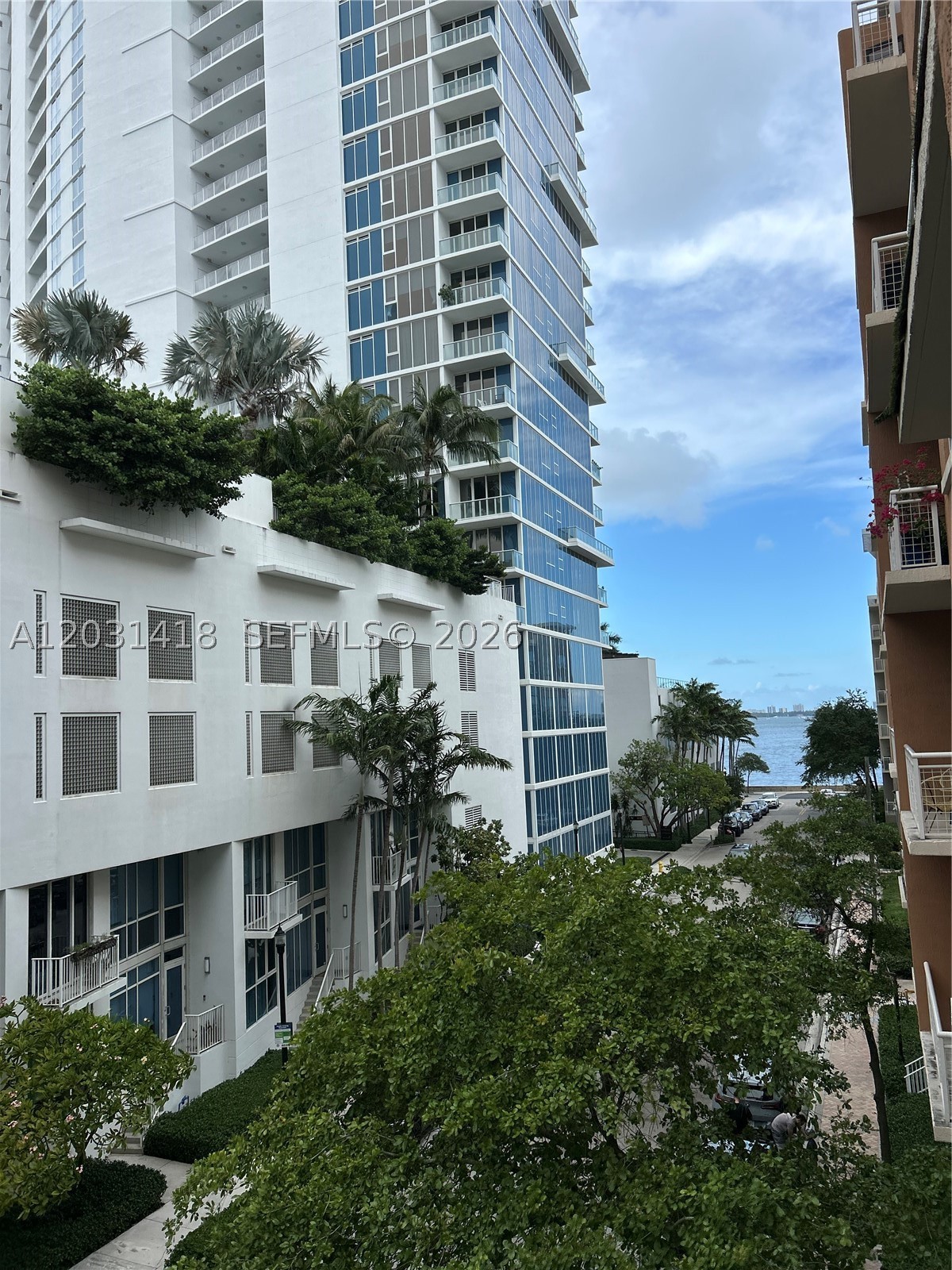 image Cite on the Bay West1