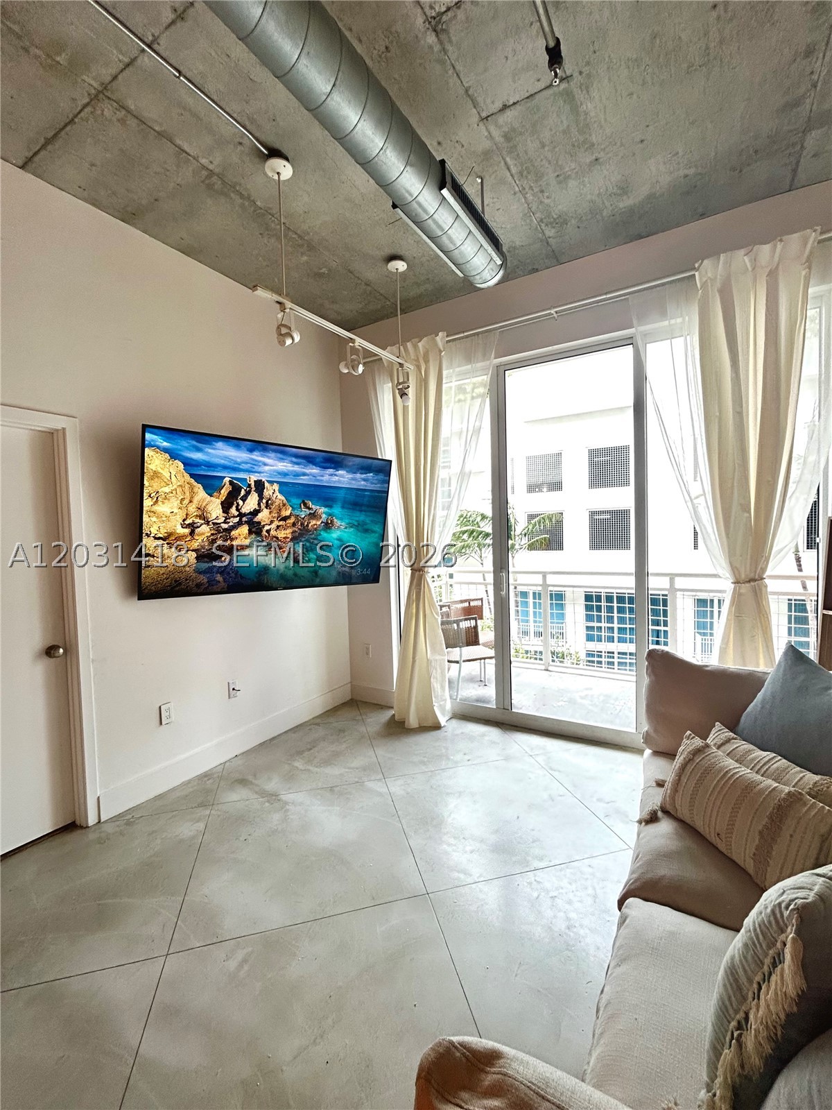 image Cite on the Bay West4
