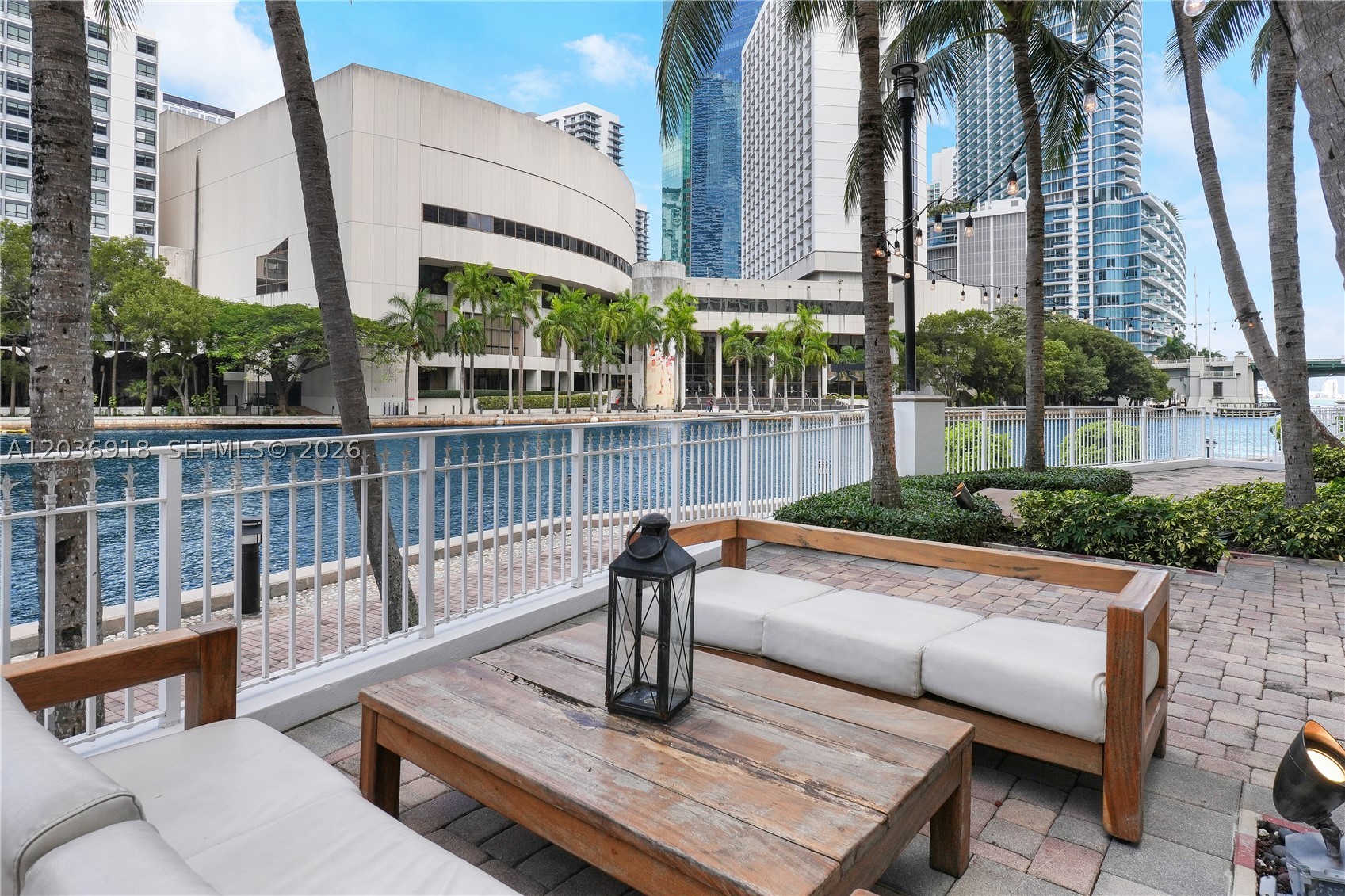 image Brickell on the River North25