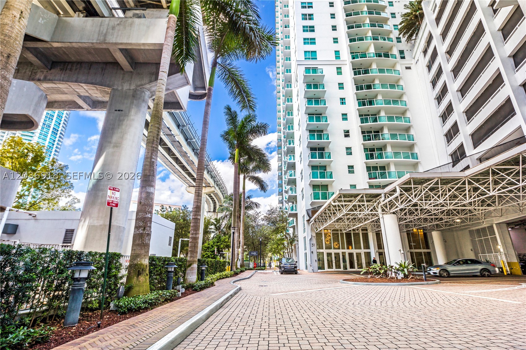 image Brickell on the River North28