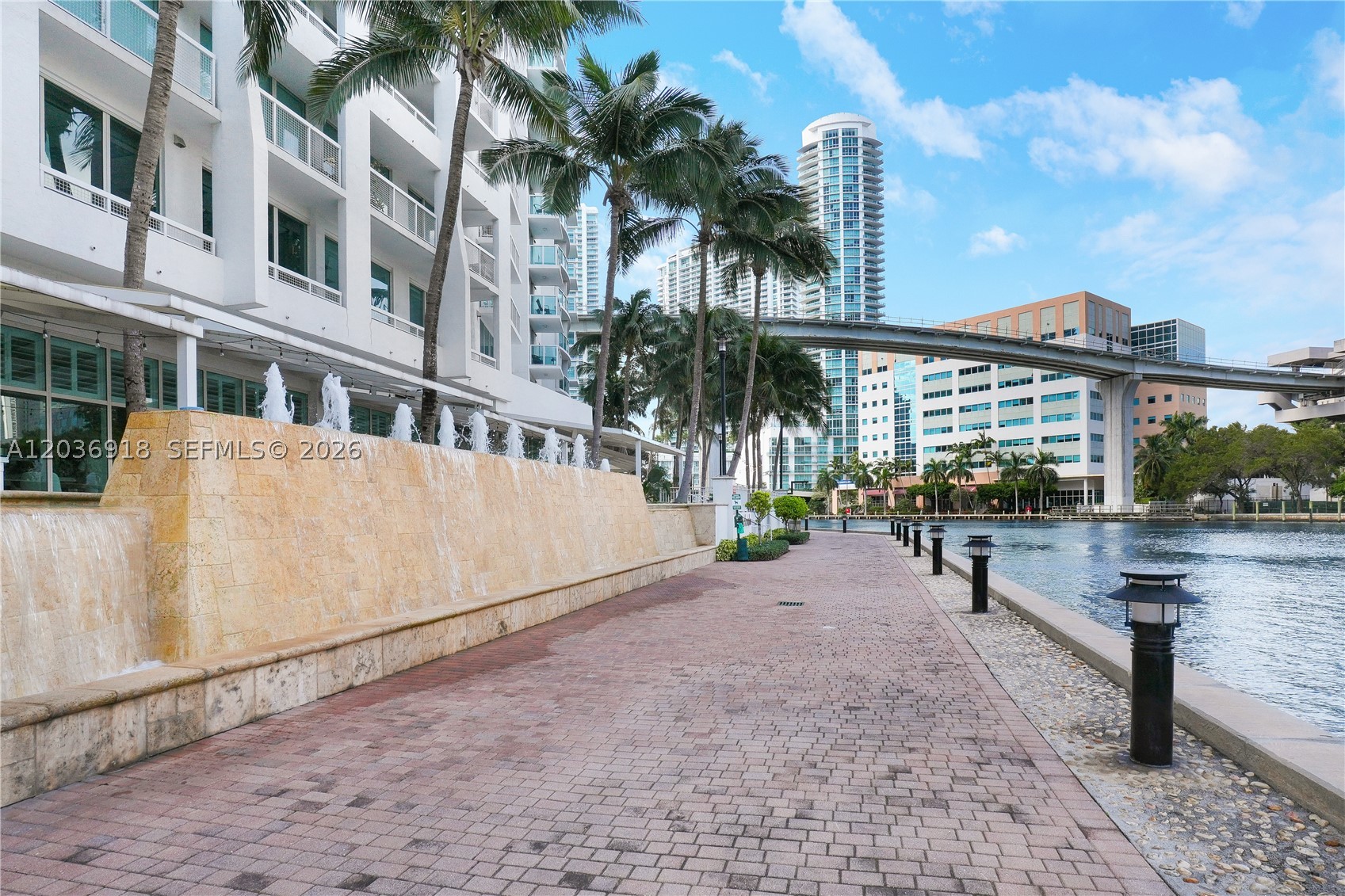 image Brickell on the River North29