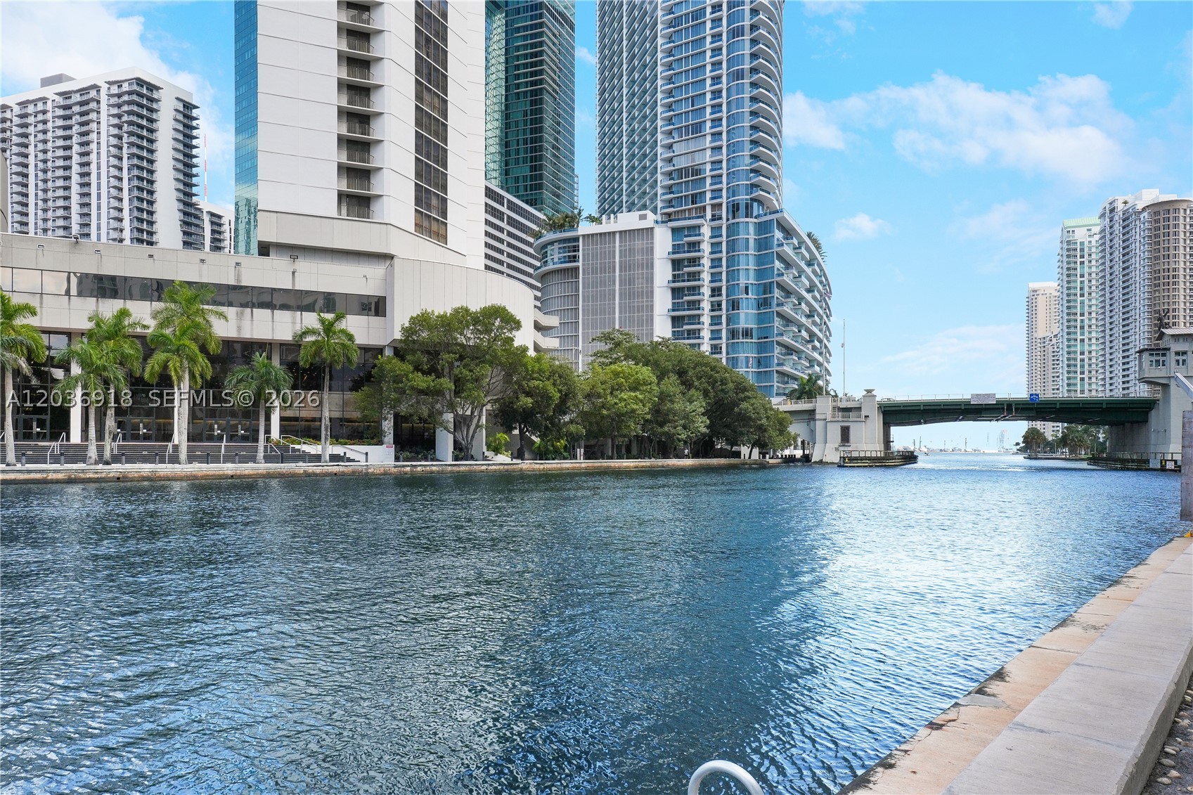 image Brickell on the River North31