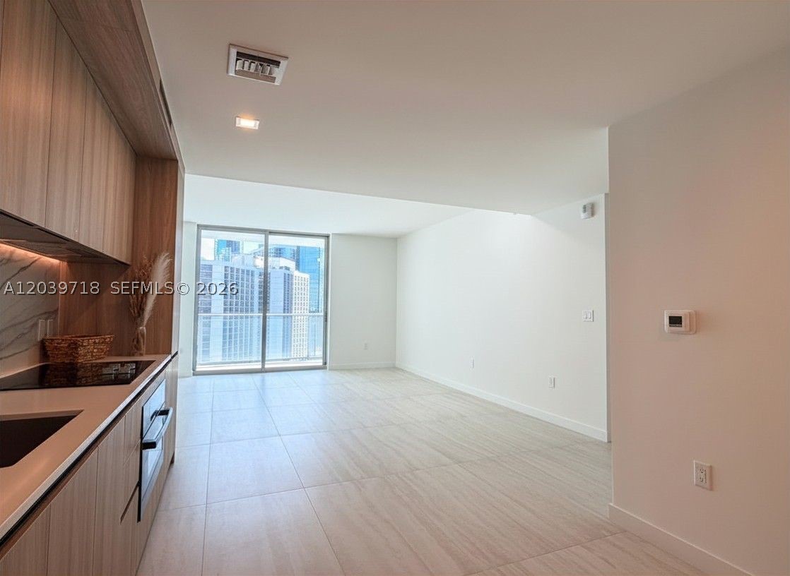 77 SE 5th St #1903 Miami, FL 33131