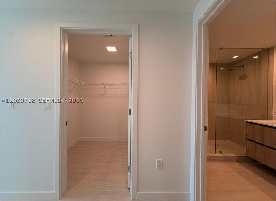 77 SE 5th St #1903 Miami, FL 33131