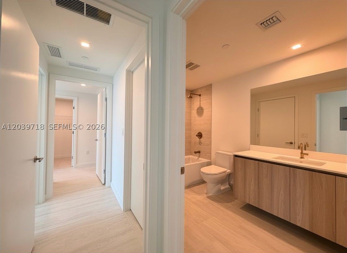 77 SE 5th St #1903 Miami, FL 33131