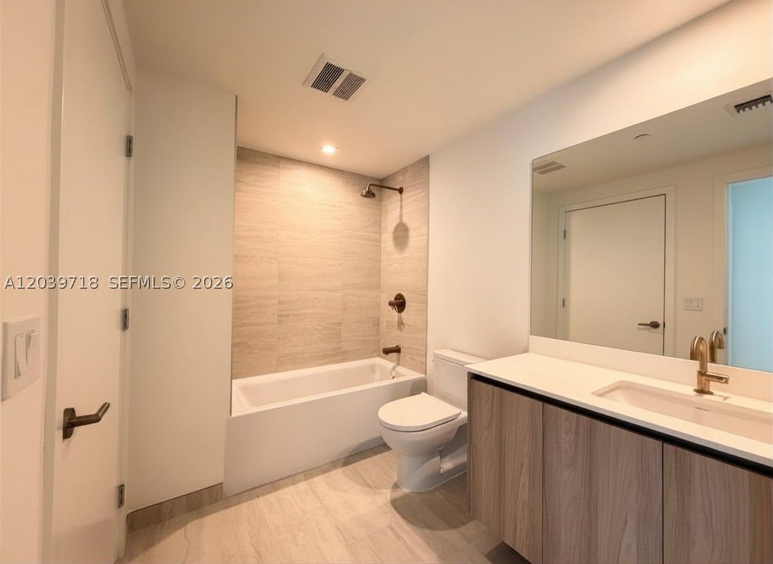 77 SE 5th St #1903 Miami, FL 33131