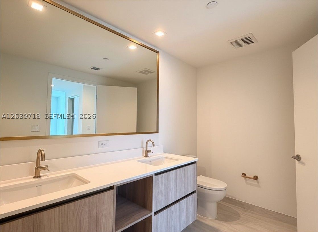 77 SE 5th St #1903 Miami, FL 33131