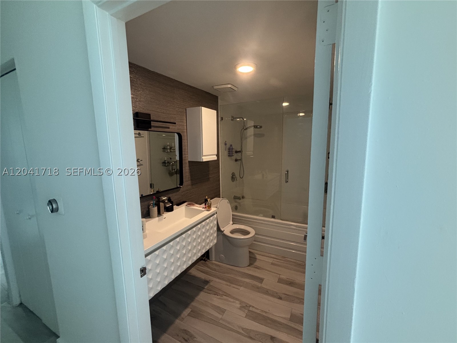 690 SW 1st Ct #2124 Miami, FL 33130