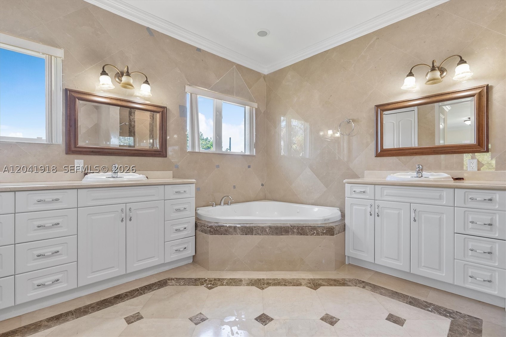 3765 Prairie Ave #3765 Miami Beach, FL 33140