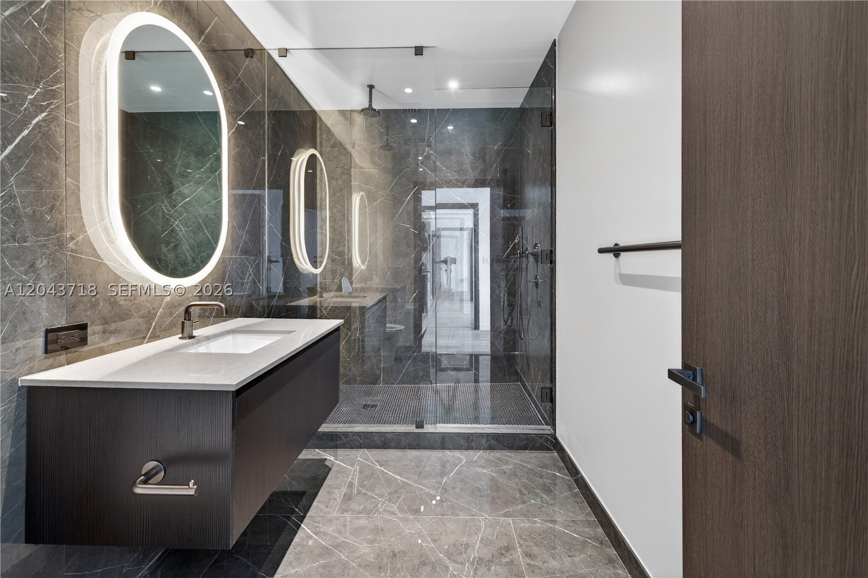 20 NE 11th #4701 Miami, FL 33132