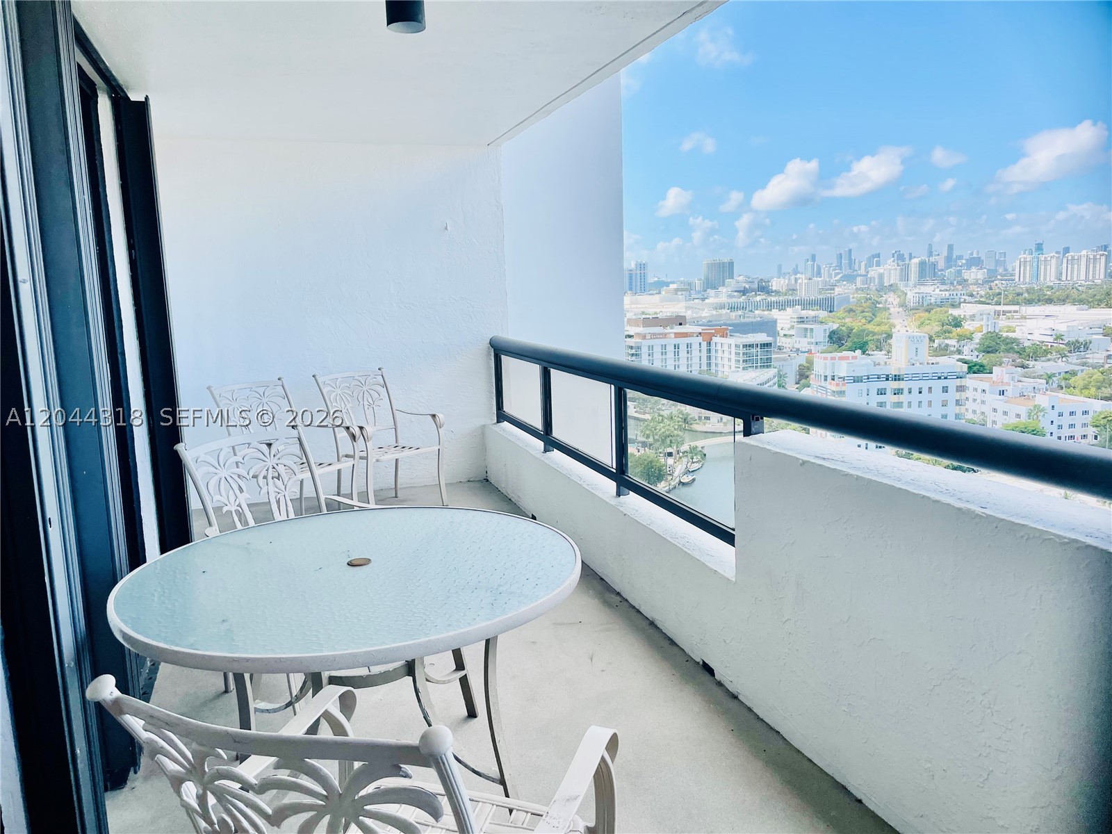 2555 Collins Ave #2006