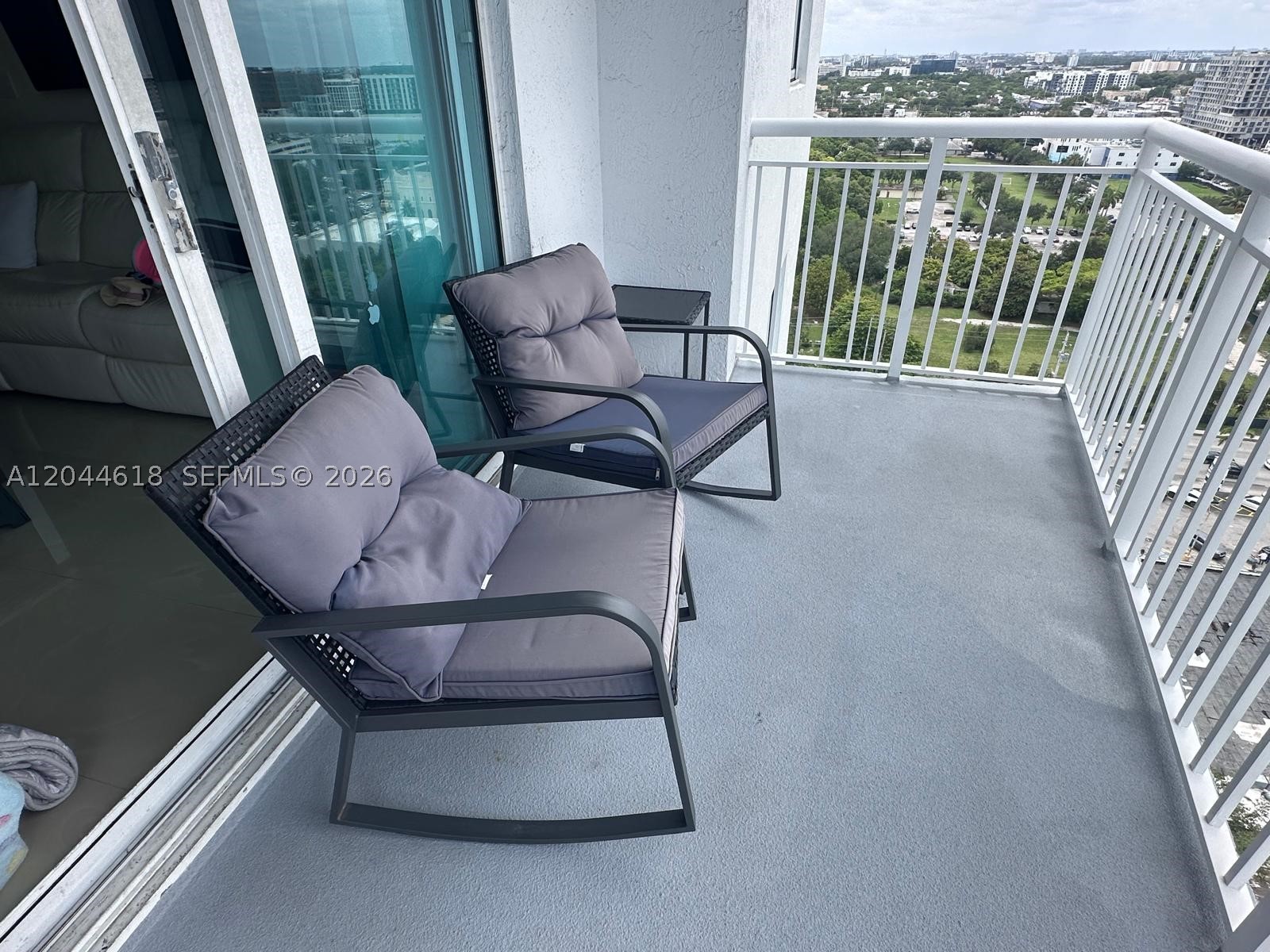image 1800 Biscayne Plaza3