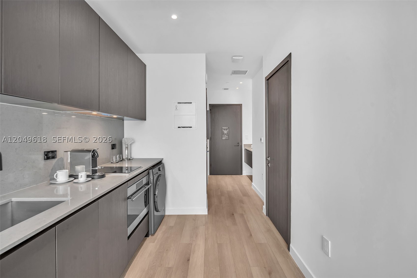 image E11EVEN Hotel & Residences3