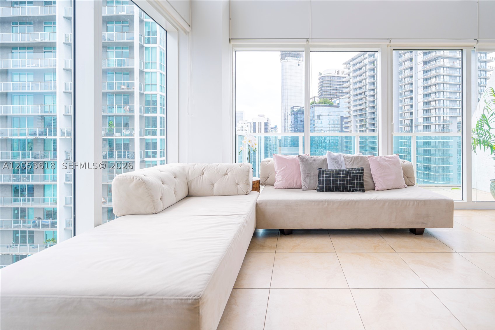 41 SE 5th St #2102 Miami, FL 33131