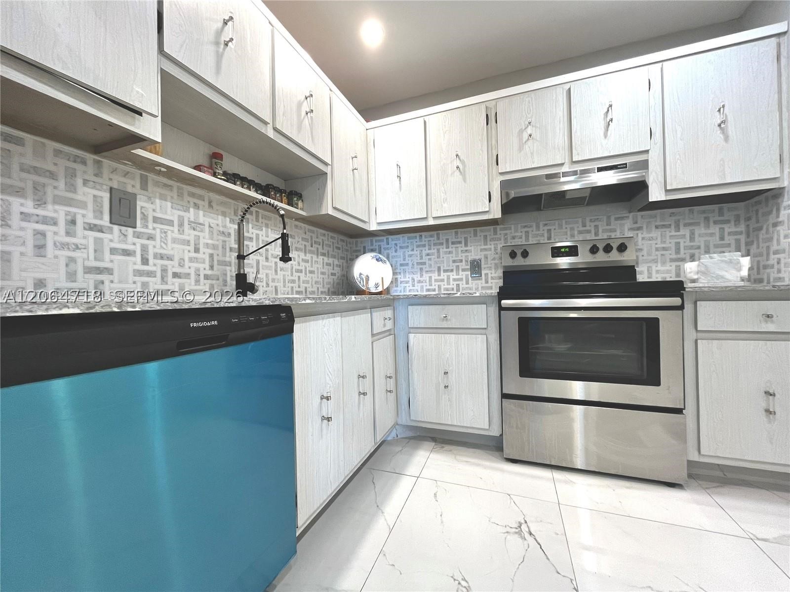 image Arlen House East9