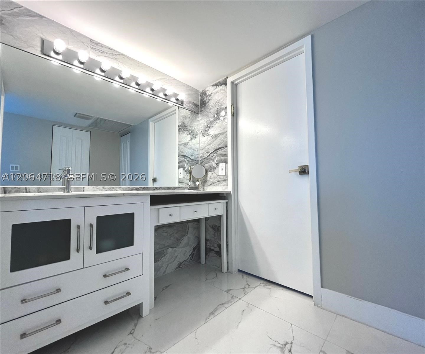 image Arlen House East15