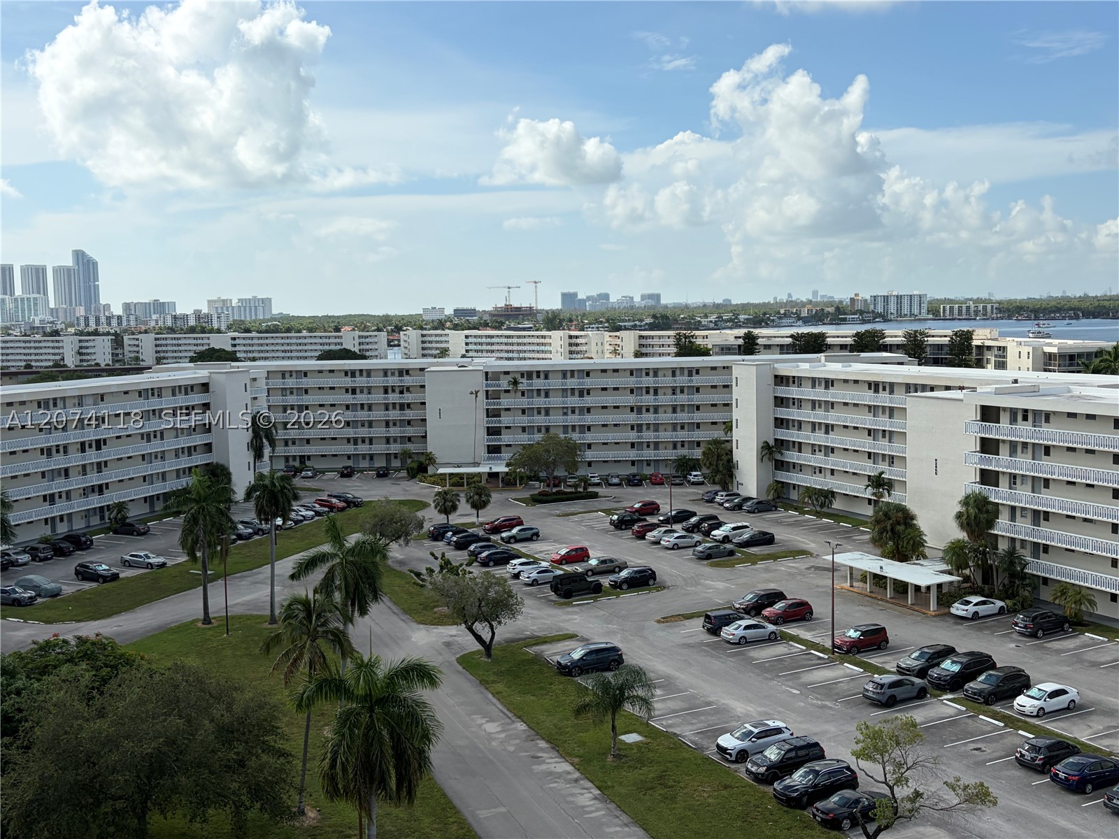 18011 Biscayne Blvd #905