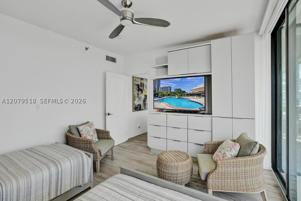 image Hamptons West32