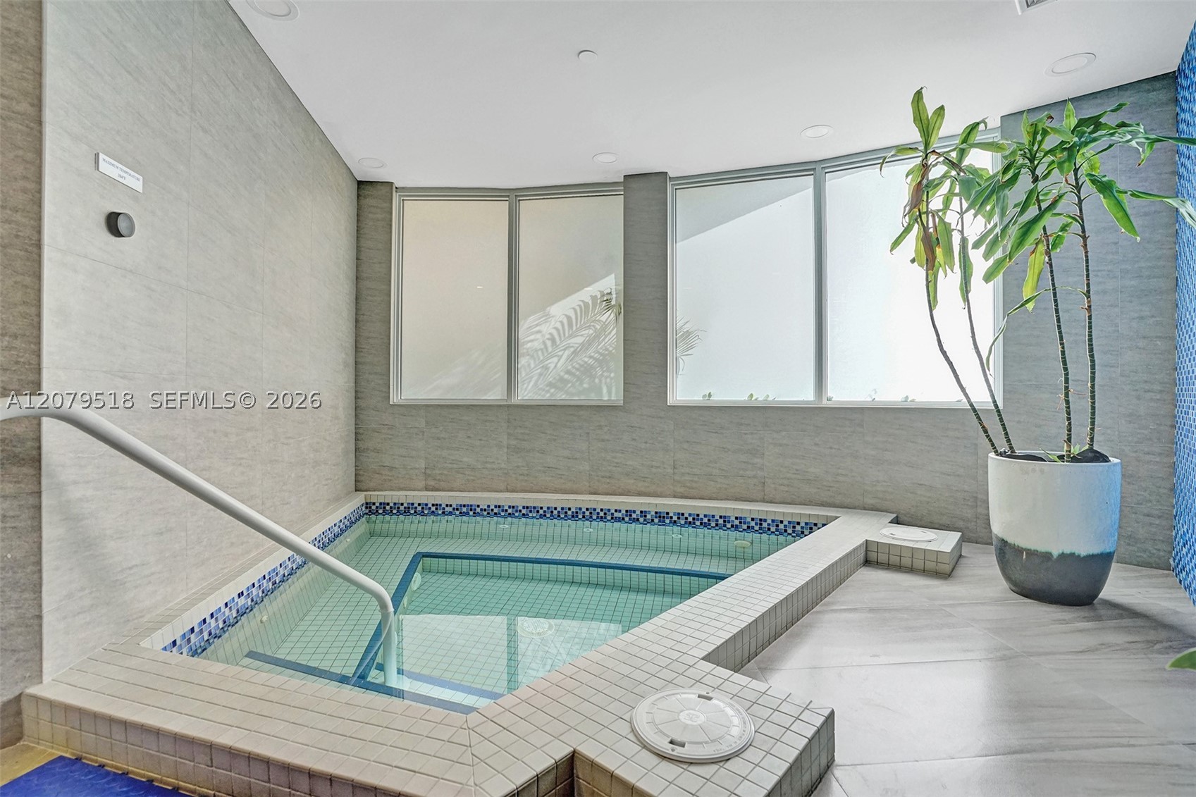 image Hamptons West48