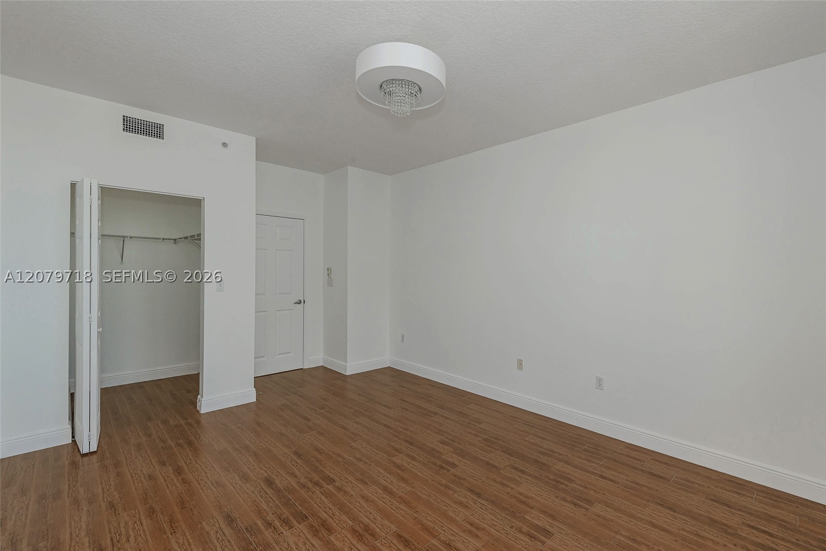 image 2080 Ocean Drive25