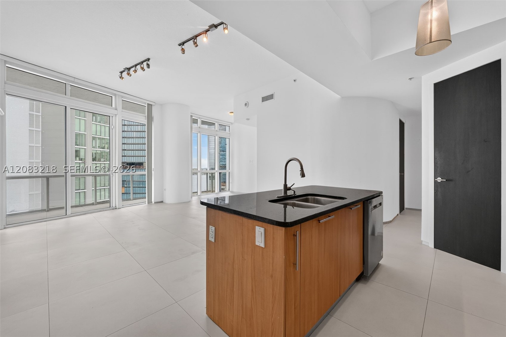 image Platinum Condominium3