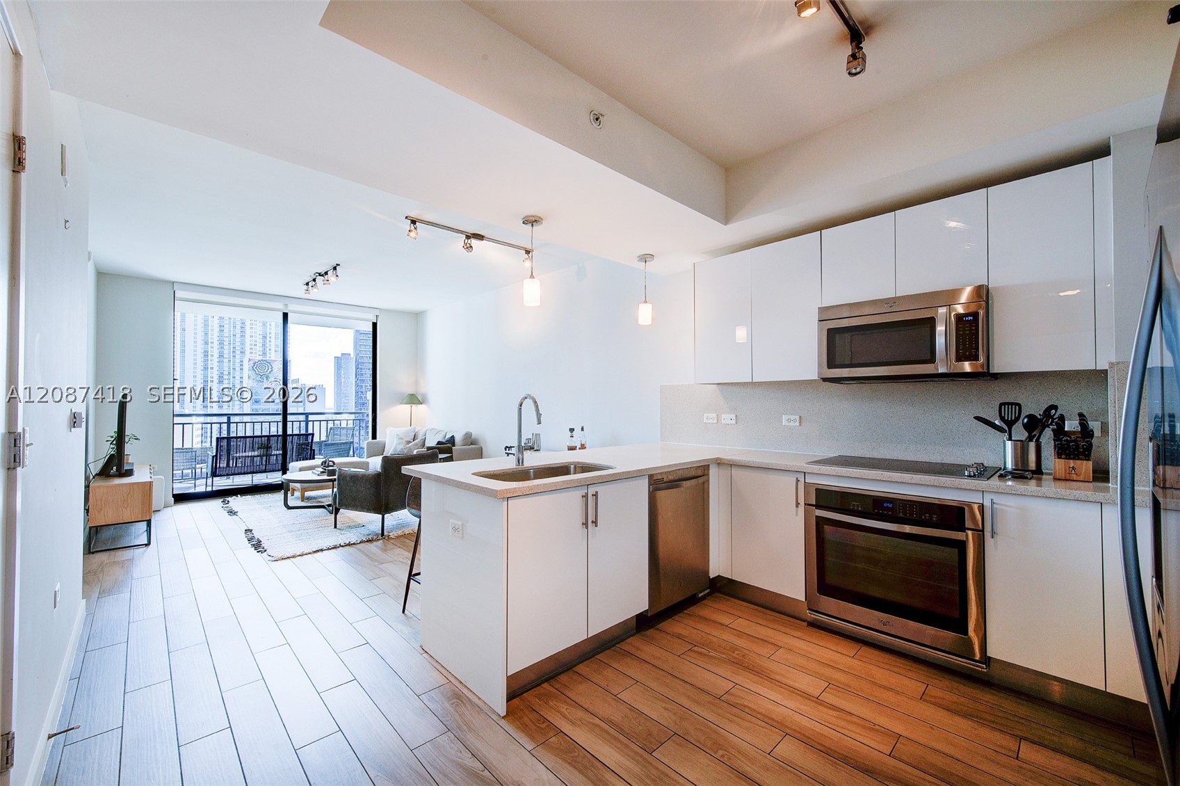image Nine at Mary Brickell Village10
