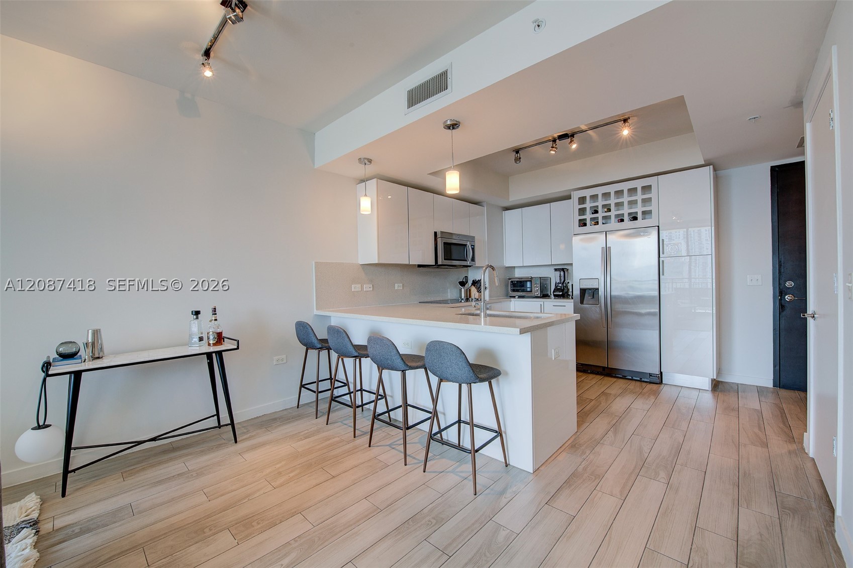 image Nine at Mary Brickell Village6