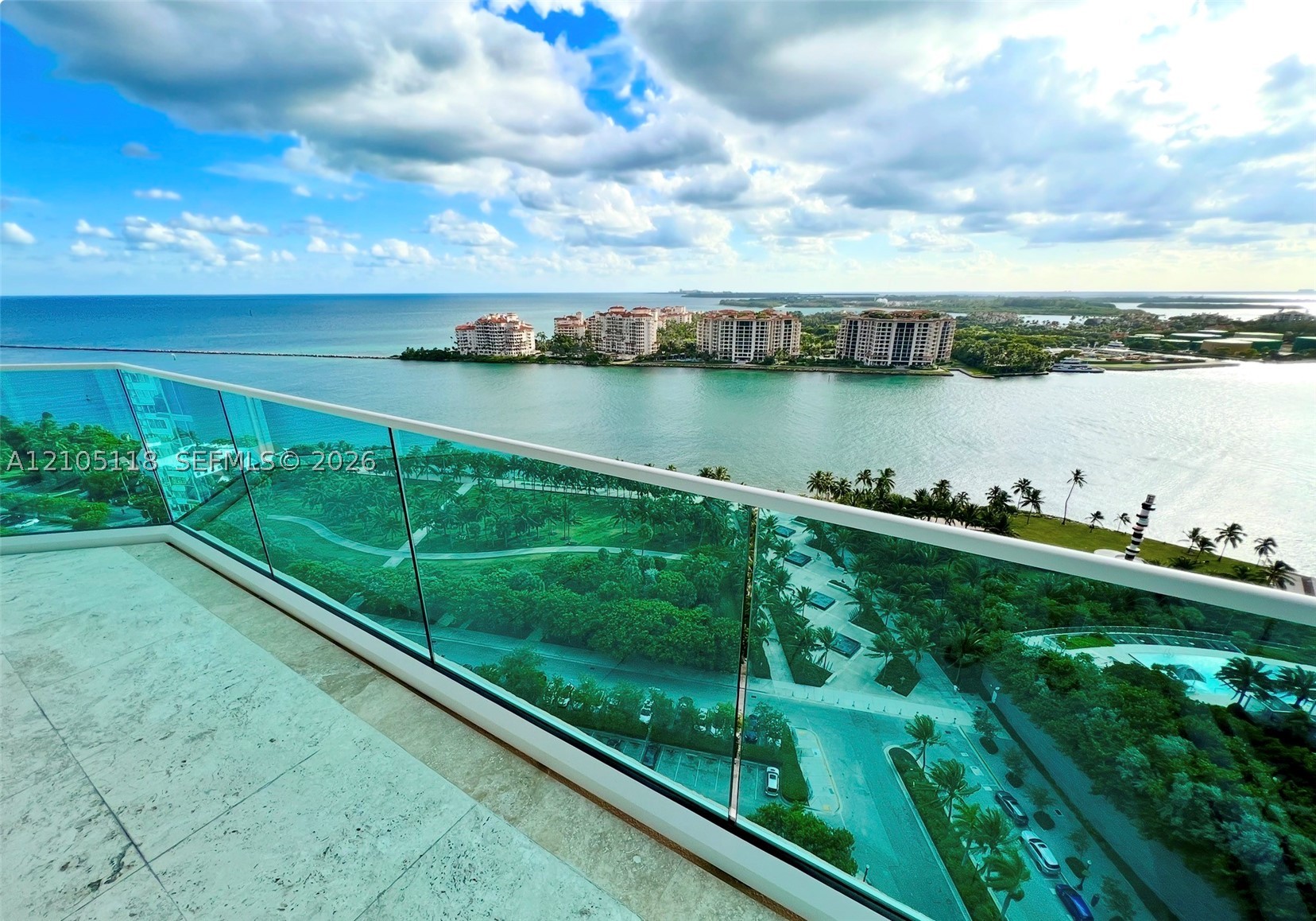 300 S Pointe Dr #2203