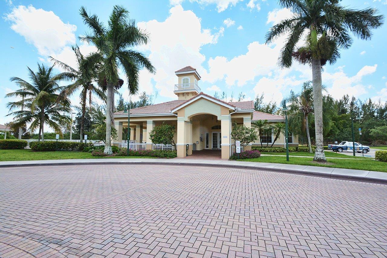 4706 SW 13th Deerfield Beach, FL 33442