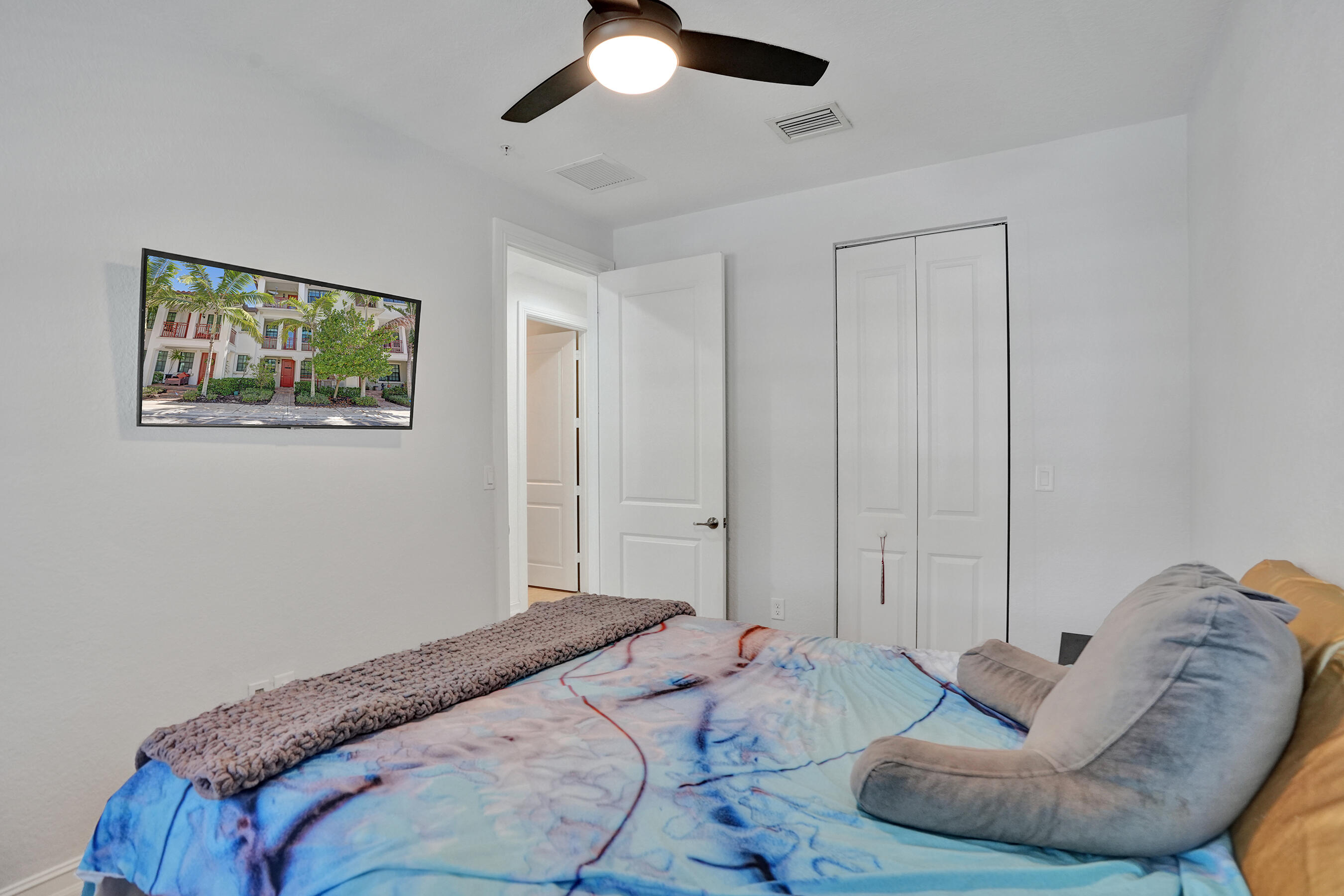 11621 SW 13th Pembroke Pines, FL 33025